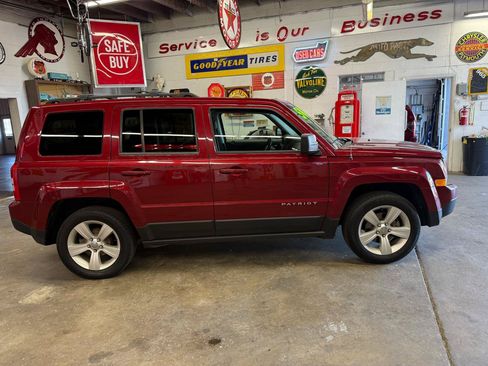 Used 2015 Jeep Patriot Latitude FWD image 8
