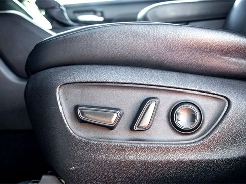 Used 2023 Toyota Highlander XLE image 12