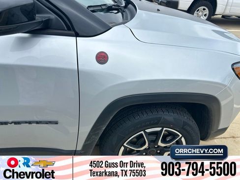 Used 2025 Jeep Compass Trailhawk AWD/4WD image 1