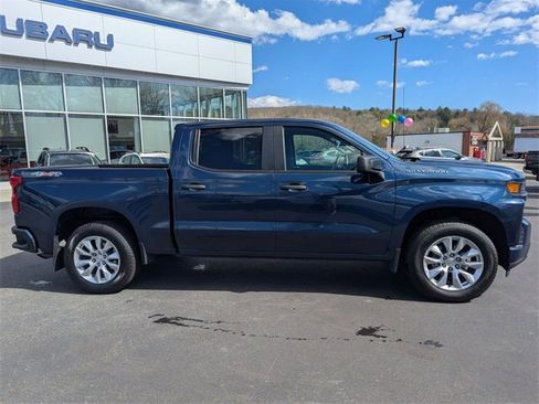 Used 2022 Chevrolet Silverado 1500 Custom image 2