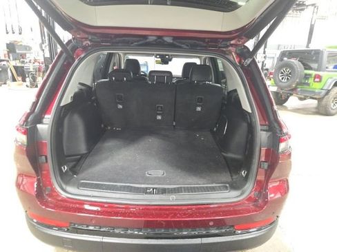 Used 2023 Jeep Grand Cherokee Limited w/ Luxury Tech Group II image 12