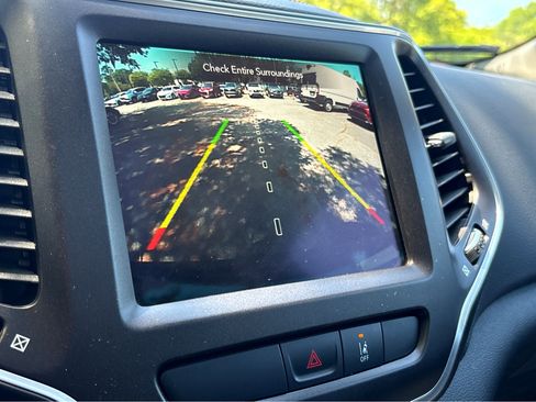 Used 2022 Jeep Cherokee Trailhawk w/ Sun, Sound & Nav Group AWD/4WD image 8