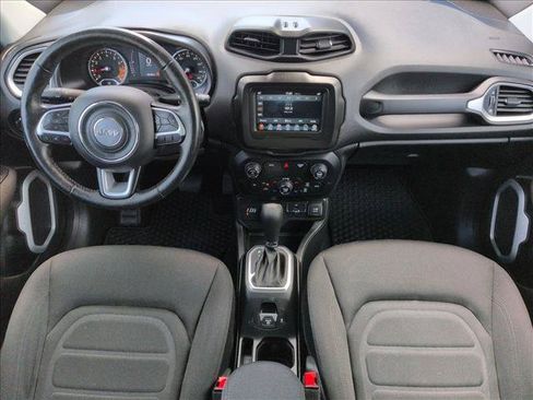 Used 2018 Jeep Renegade Latitude w/ Cold Weather Group AWD/4WD image 22