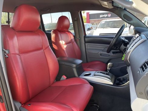 Used 2015 Toyota Tacoma PreRunner w/ TRD Sport Package RWD image 9