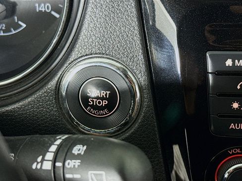 Used 2021 Nissan Rogue Sport SV FWD image 19