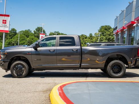 New 2026 RAM 3500 Laramie AWD/4WD image 4