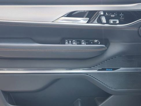 Certified 2022 Jeep Grand Wagoneer Series III w/ Flexible Seating Group AWD/4WD image 23
