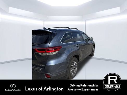 Used 2019 Toyota Highlander XLE AWD/4WD image 5