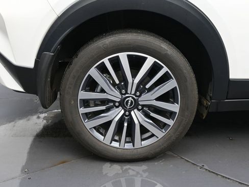 Used 2024 Nissan Kicks SV image 9