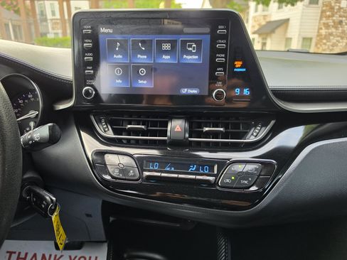 Used 2019 Toyota C-HR LE FWD image 31