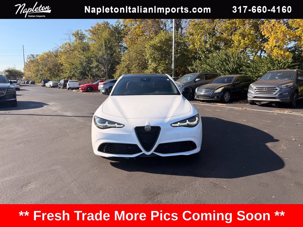 Used 2024 Alfa Romeo Giulia Veloce AWD/4WD image 2
