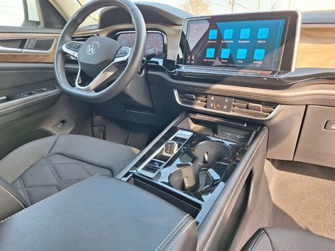 Used 2024 Volkswagen Atlas SE image 27