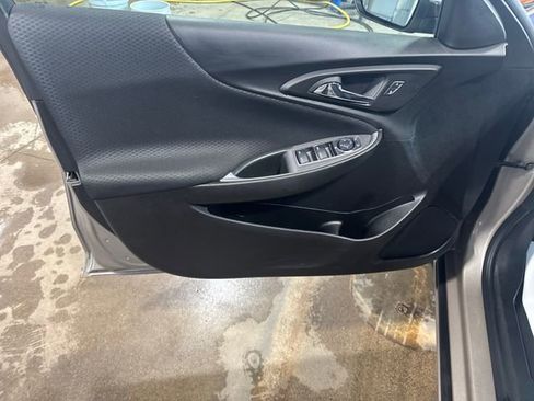 Used 2025 Chevrolet Malibu LT image 11