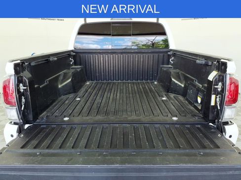 Used 2020 Toyota Tacoma TRD Off-Road w/ Technology Package image 5