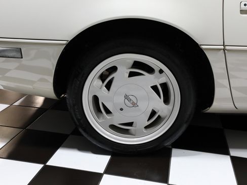 Used 1988 Chevrolet Corvette Coupe image 35