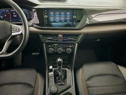 Used 2022 Volkswagen Taos SEL w/ Panoramic Sunroof Package image 11