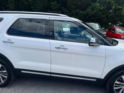 Used 2018 Ford Explorer Platinum AWD/4WD image 5