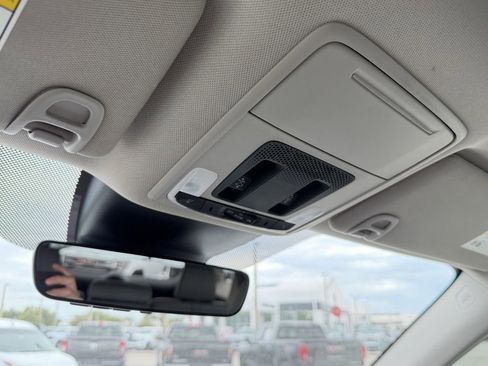 Used 2025 Honda Pilot Touring image 32