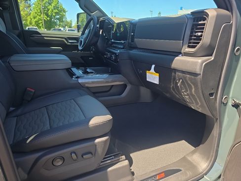 New 2026 Chevrolet Silverado 2500 ZR2 AWD/4WD image 17