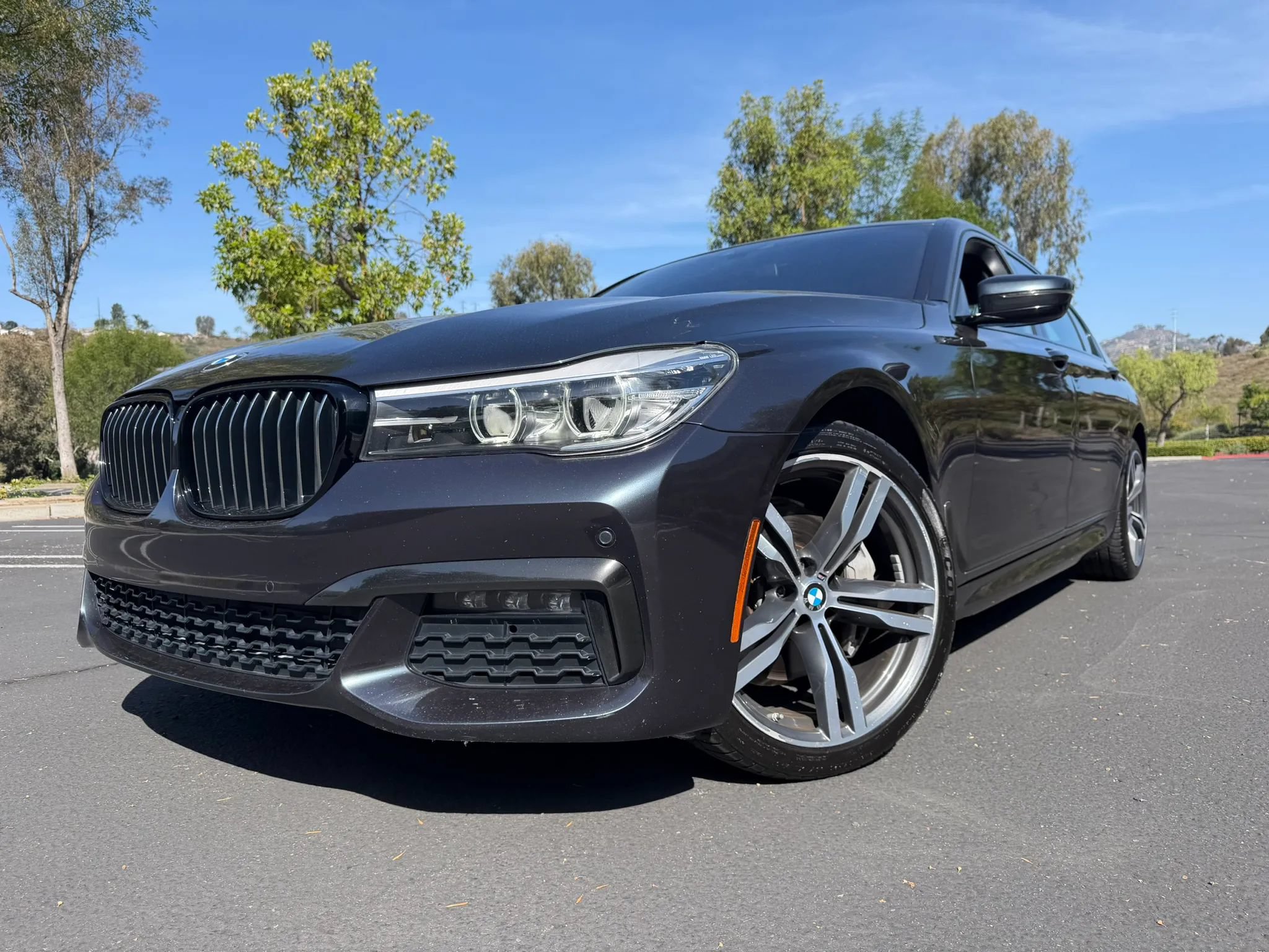 Used 2019 BMW 740i w/ M Sport Package RWD image 1