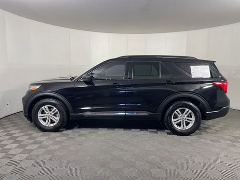 Used 2020 Ford Explorer XLT w/ Comfort Package AWD/4WD image 2