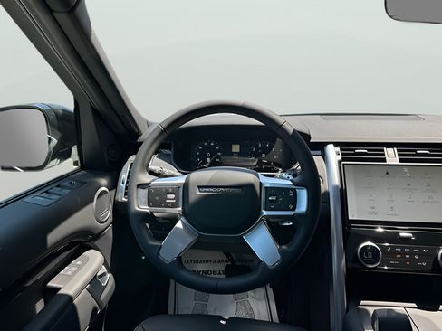 Certified 2025 Land Rover Discovery S AWD/4WD image 13