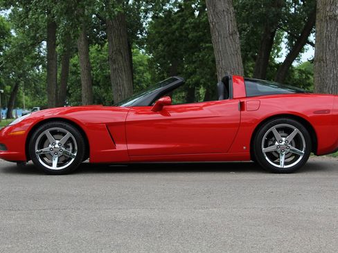 Used 2007 Chevrolet Corvette Coupe w/ Preferred Equipment Group RWD image 5