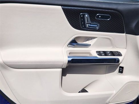 Used 2025 Mercedes-Benz GLB 250 4MATIC image 10