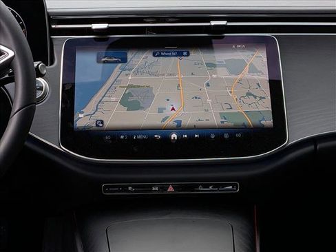 Used 2025 Mercedes-Benz E 350 4MATIC Sedan image 9