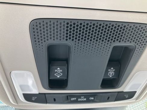 Used 2024 Honda Pilot Touring image 20