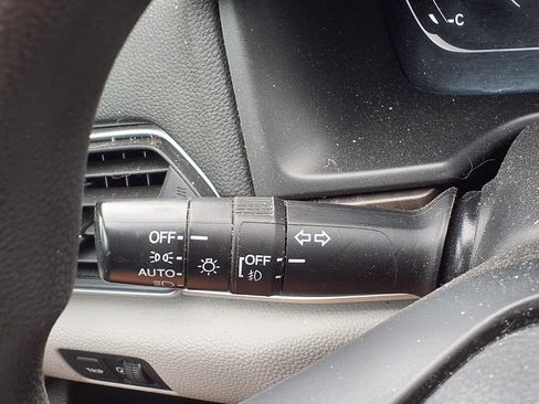 Used 2018 Honda Accord EX image 16