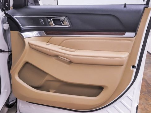 Used 2017 Ford Explorer Limited image 33