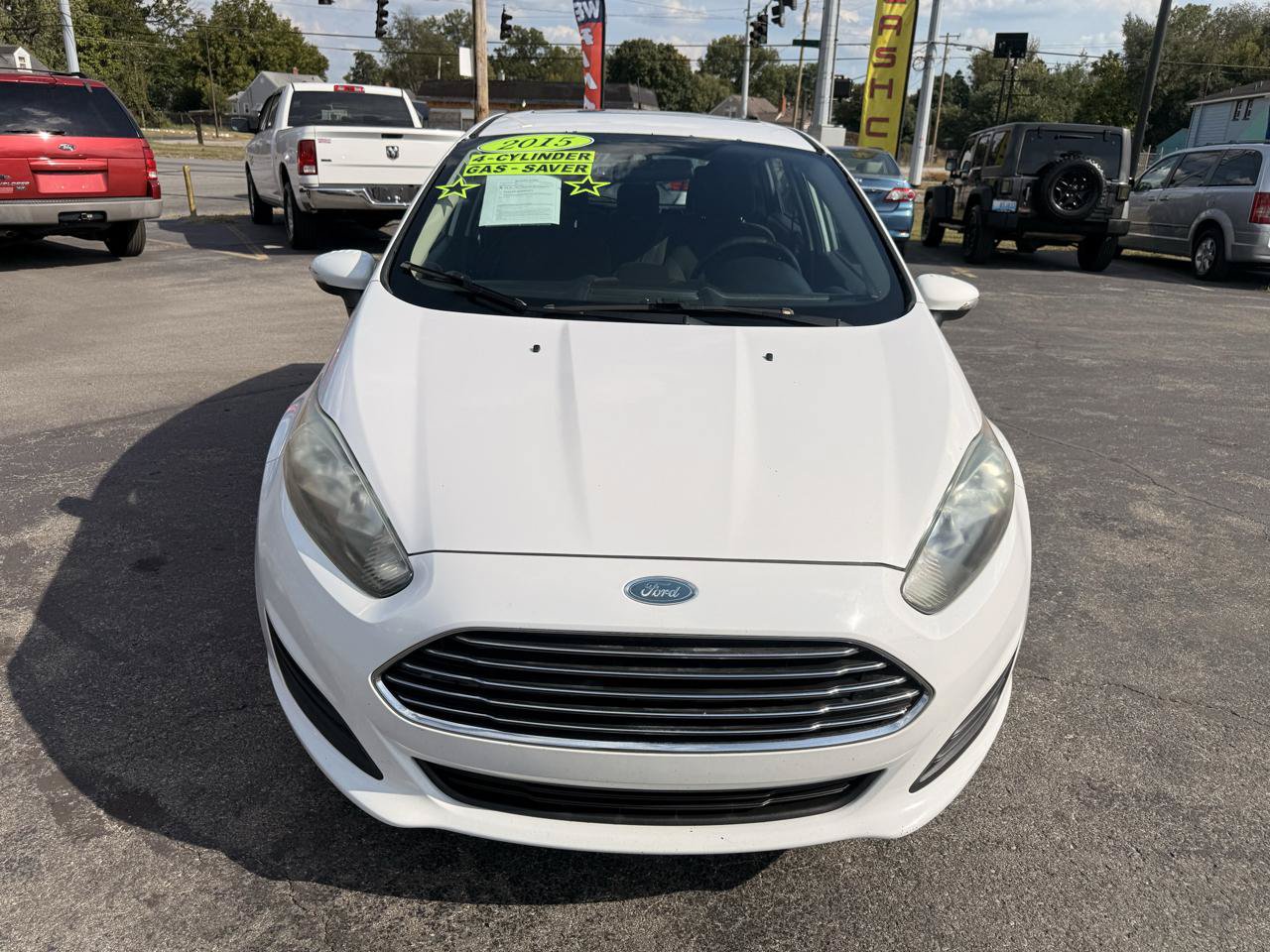 Used 2015 Ford Fiesta SE FWD image 2