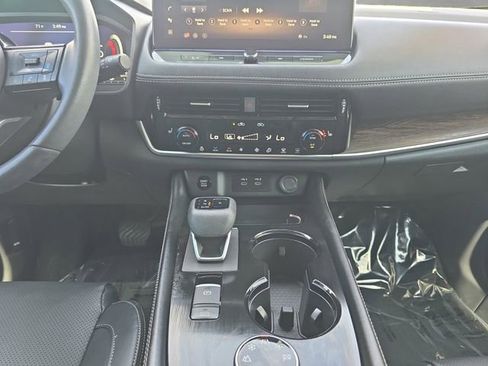 Used 2024 Nissan Rogue Platinum w/ Platinum Premium Package AWD/4WD image 3