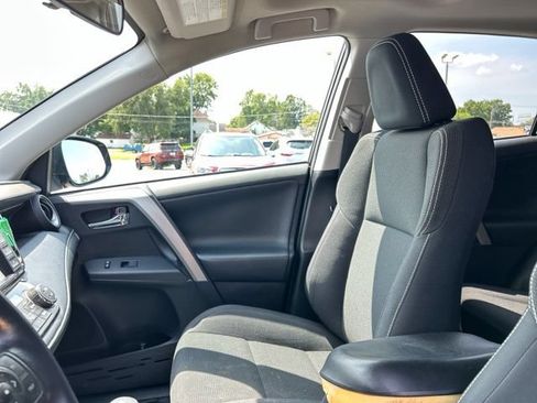 Used 2018 Toyota RAV4 XLE AWD/4WD image 30