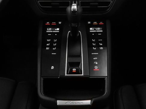 Used 2025 Porsche Macan image 33