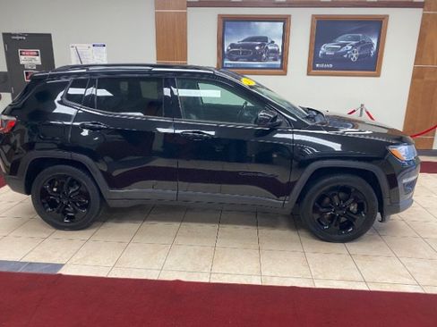 Used 2020 Jeep Compass Latitude FWD image 3