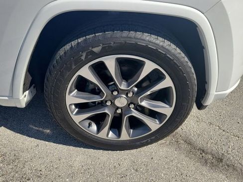 Used 2017 Jeep Grand Cherokee Overland image 7