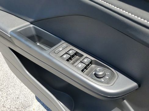 Certified 2025 Volkswagen Taos SE AWD/4WD image 30