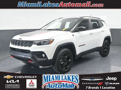 Used 2023 Jeep Compass Trailhawk image 1
