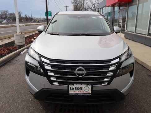 Certified 2025 Nissan Rogue SV AWD/4WD image 6