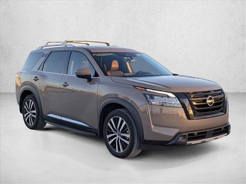 Used 2023 Nissan Pathfinder Platinum w/ Black Appearance Package AWD/4WD image 3