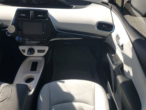 Used 2016 Toyota Prius Four image 14