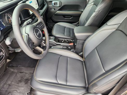 Used 2025 Jeep Gladiator Sport image 13