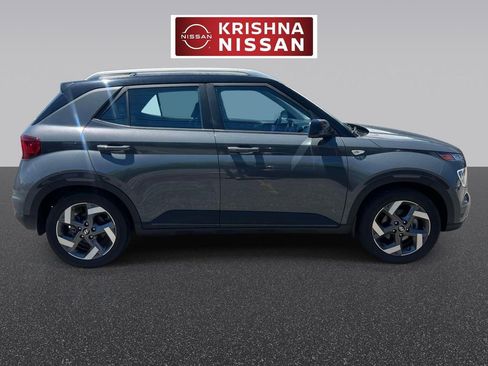 Used 2024 Hyundai Venue Limited FWD image 4