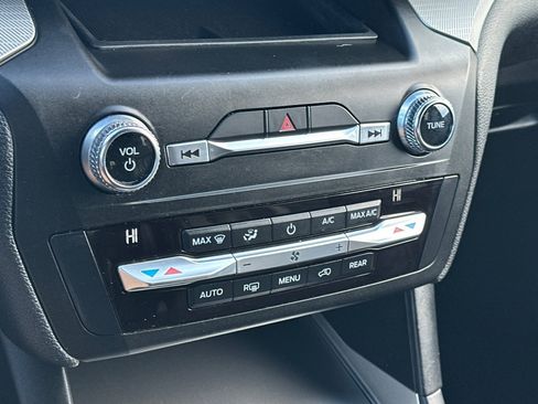 Used 2020 Ford Explorer XLT image 20