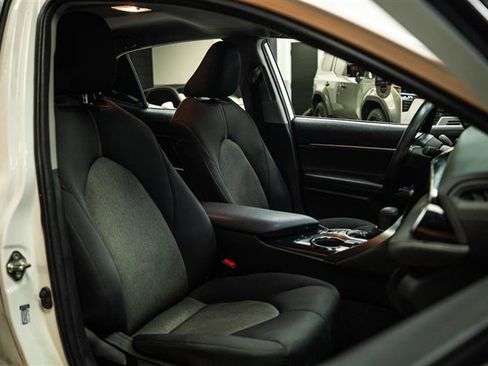 Used 2019 Toyota Camry LE FWD image 13