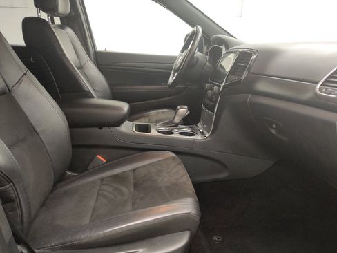 Used 2019 Jeep Grand Cherokee Altitude AWD/4WD image 21