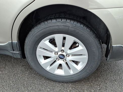 Used 2016 Subaru Outback 2.5i Premium AWD/4WD image 4