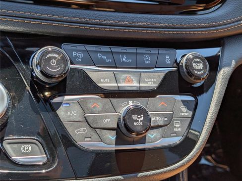 Used 2021 Chrysler Pacifica Pinnacle AWD/4WD image 34